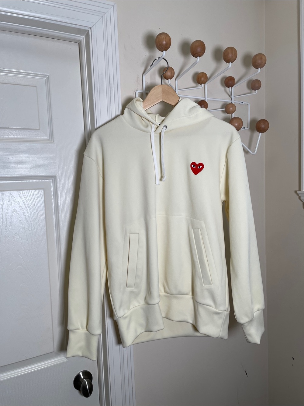 PLAY by COMME des GARÇONS Style Classic Heart Logo Hoodie - Cream M